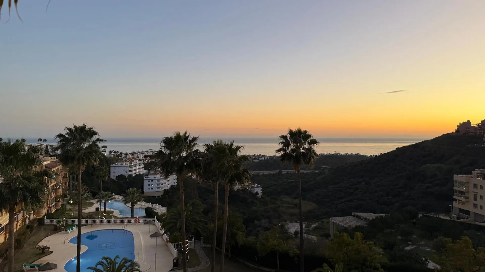 Havsutsikt & Pool Sea View 2Br Apt For 6 Guests Near Marbella And Fuengirola Apartment Sitio de Calahonda